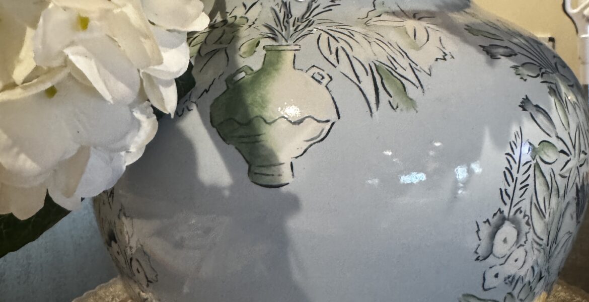 Kravet Grandiflora hand-painted vase on dining table