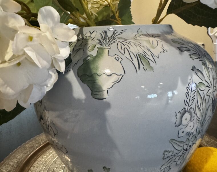 Kravet Grandiflora hand-painted vase on dining table