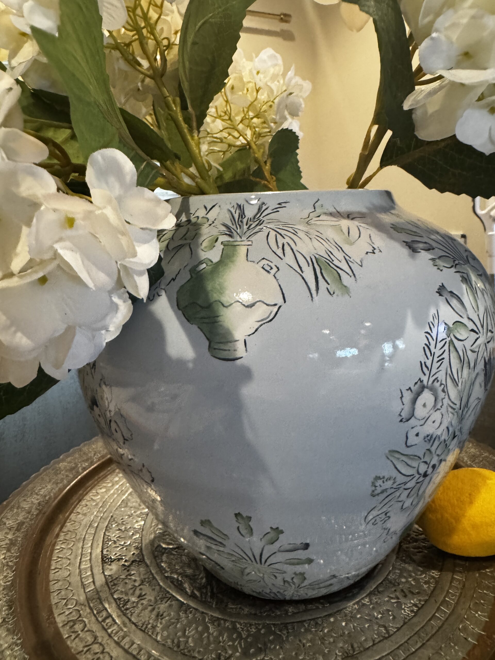 Kravet Grandiflora hand-painted vase on dining table