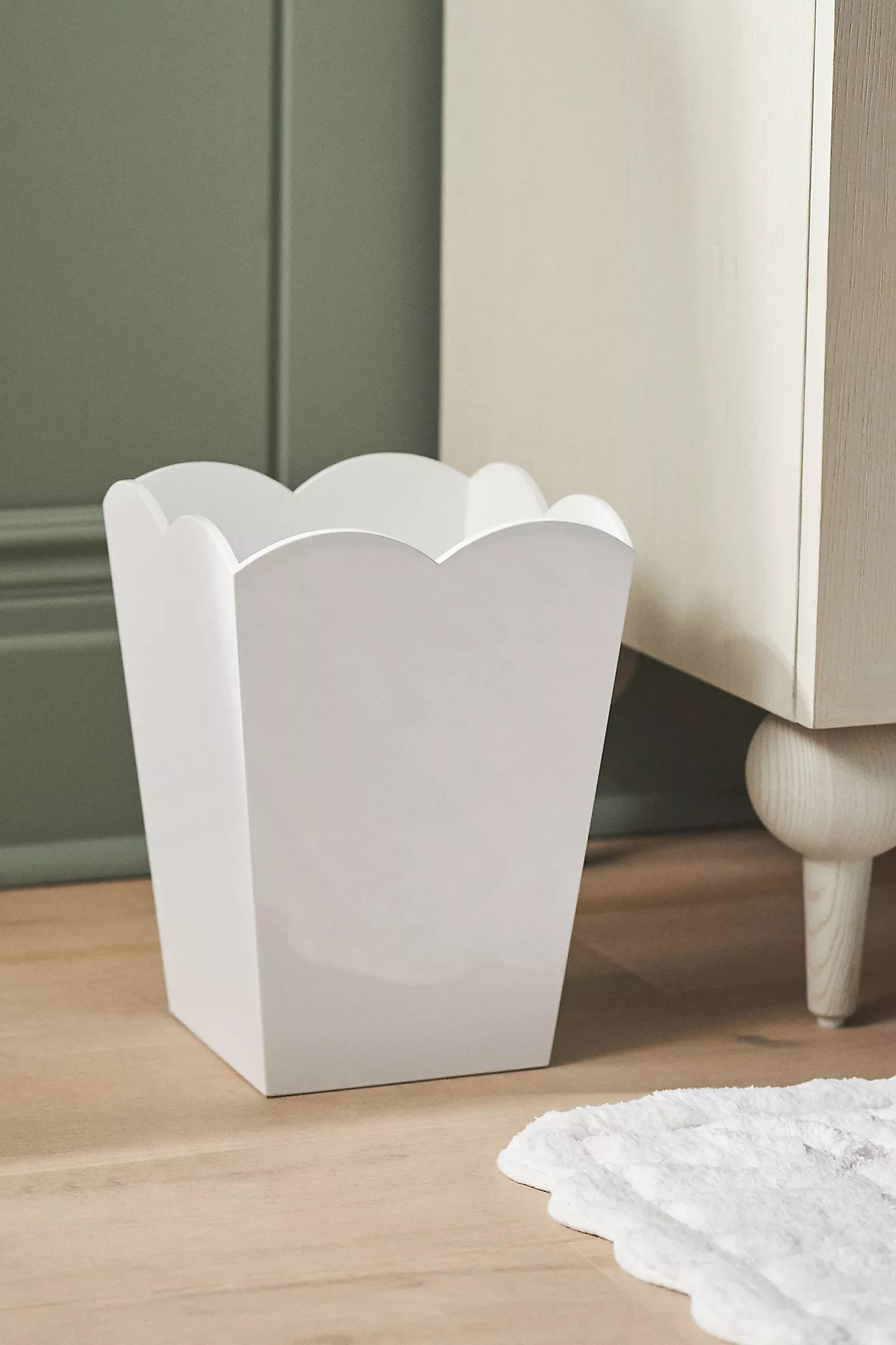 Addison Ross Lacquered Scallop Waste Bin