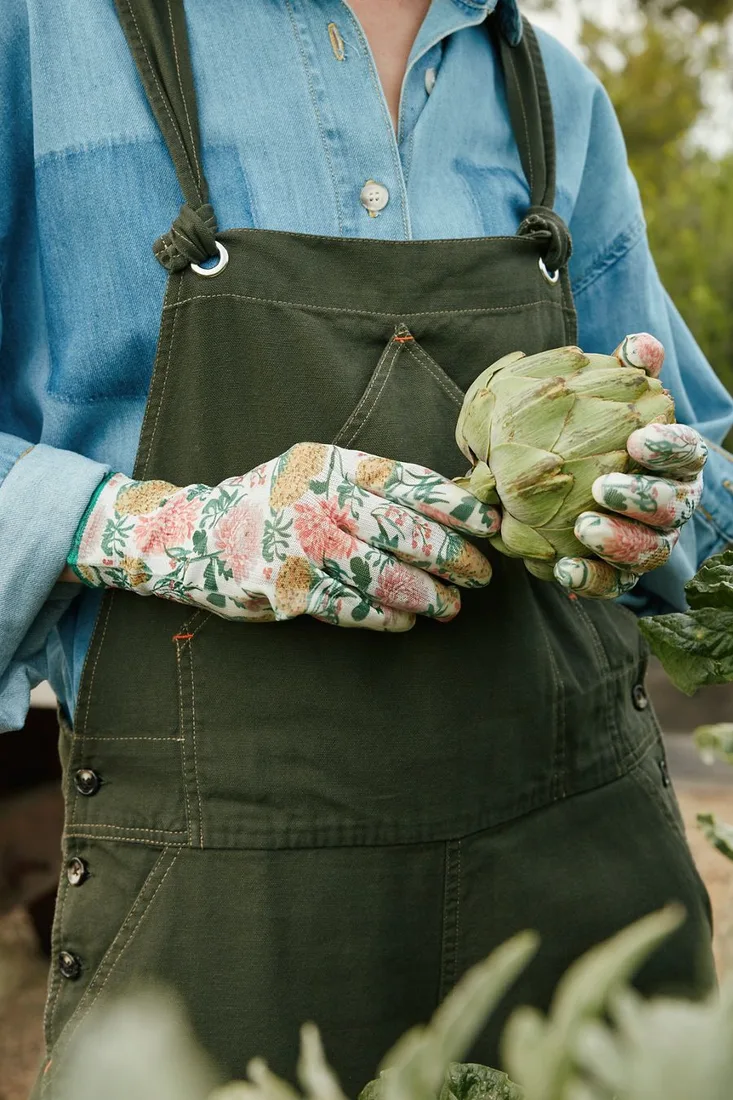 Gardening Gifts Under $25 for Plant Lovers