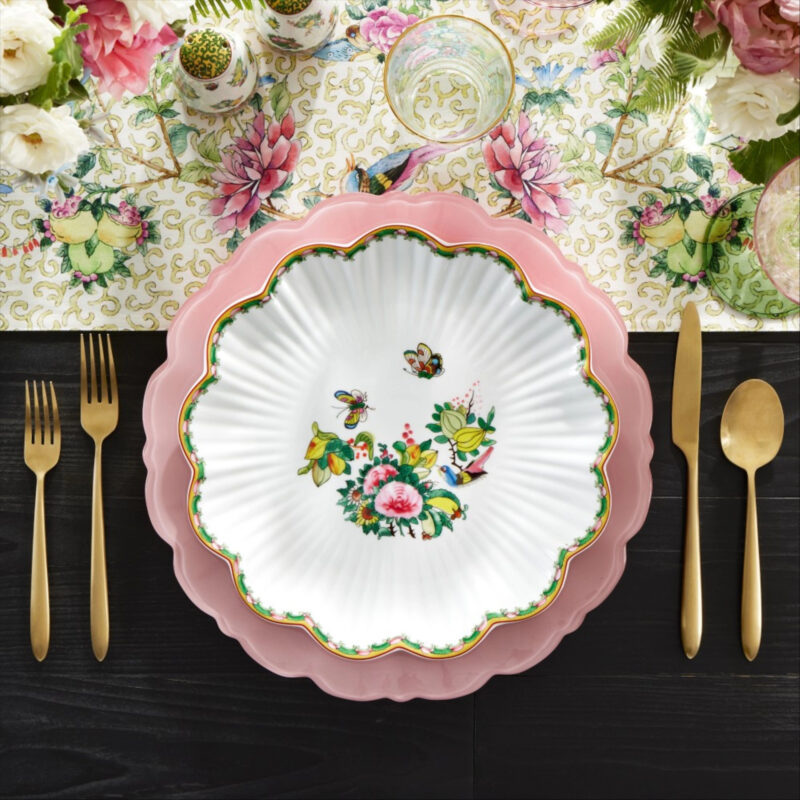 Famille Rose Scalloped Dinner Plates