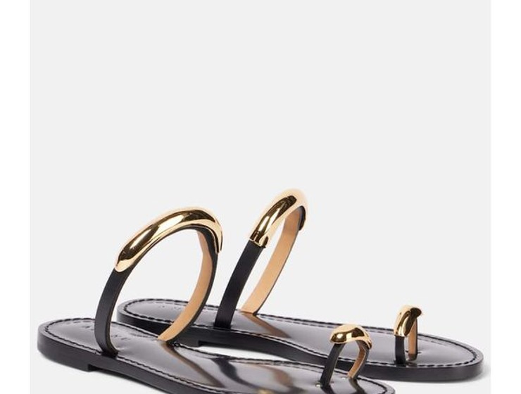 Effortless Transition: Sandals for Late Summer