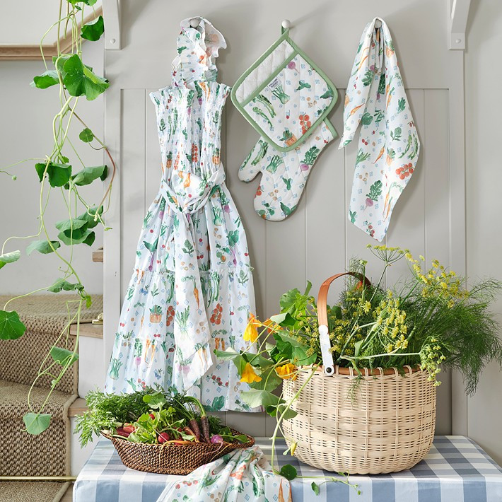 Hill House x Williams Sonoma Oven Mitt & Potholder Set