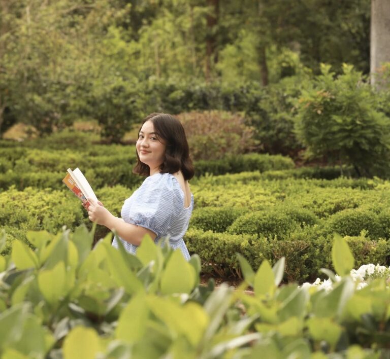 Jocelyne Roman on Finding Community Through Books, Taking Up Space, and Romanticizing Her Own Life