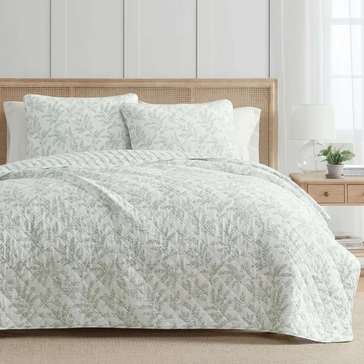 Martha Stewart Murray Leaves Cotton Reversible Green Quilt Set