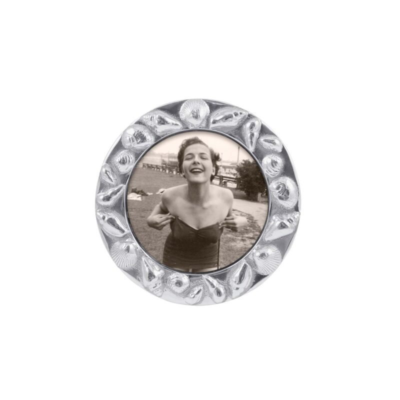 Round Seashell Border 4x4 Frame Mariposa