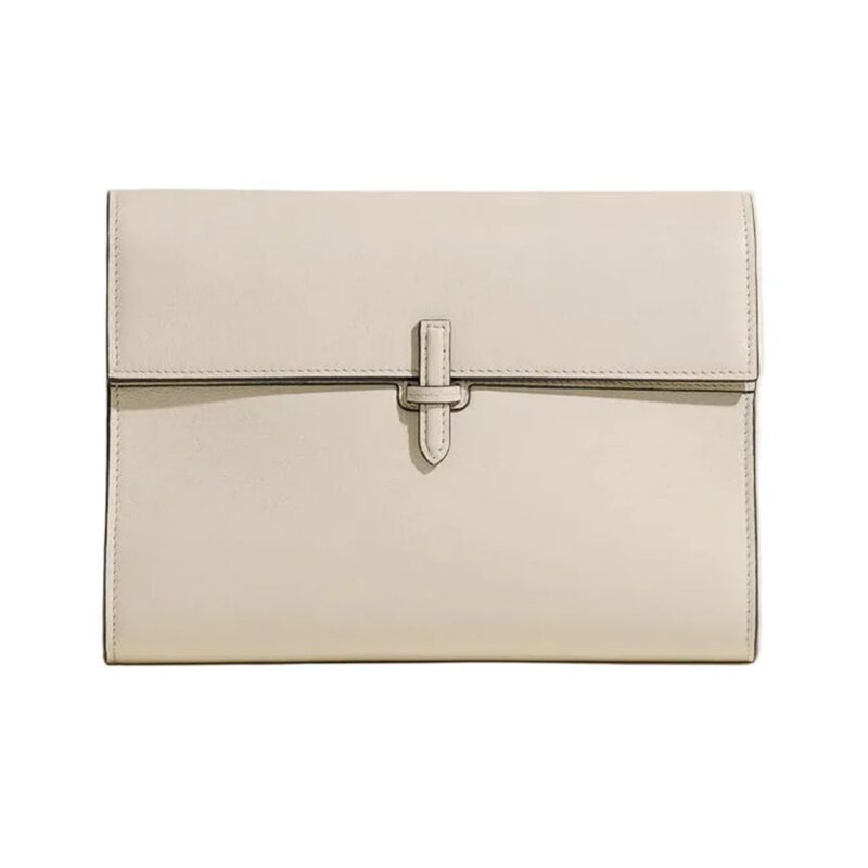 The Large Soft Clutch in Nappa Oyster Hunting Season