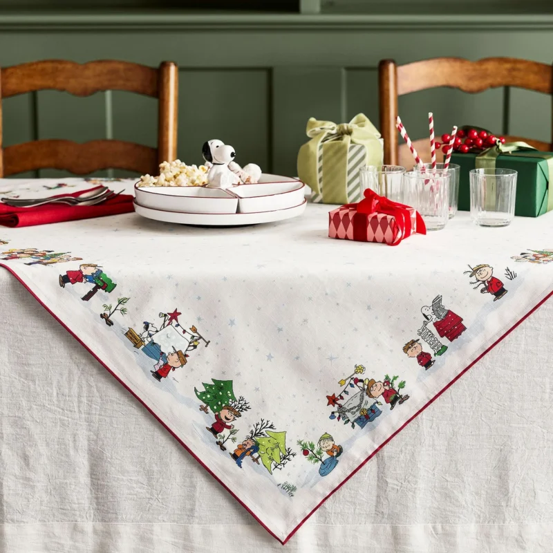 Peanuts™ Charlie Brown Christmas Table Throw