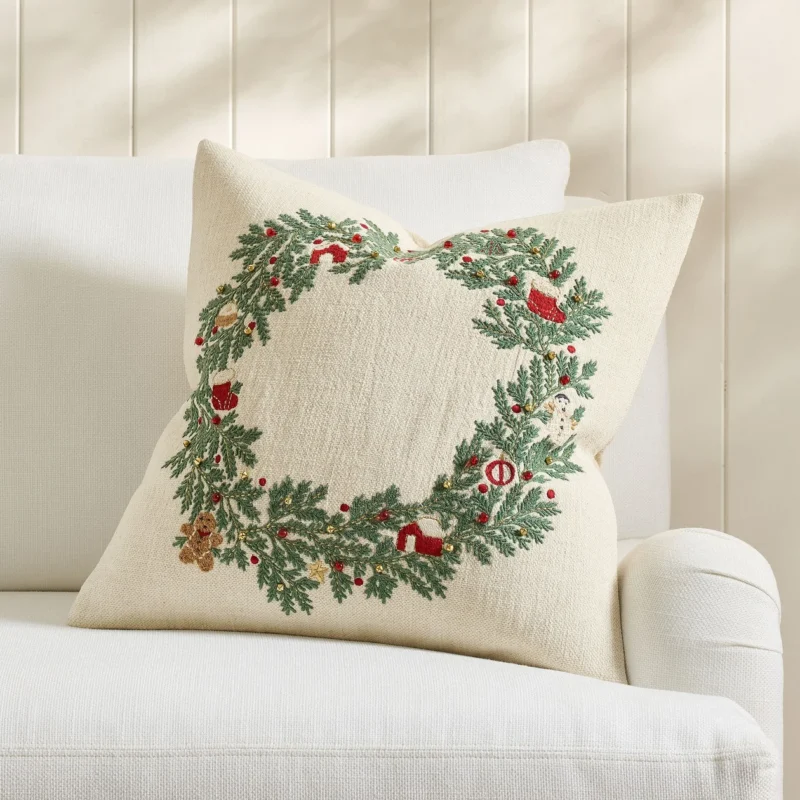 Nostalgic Wreath Pillow Cover