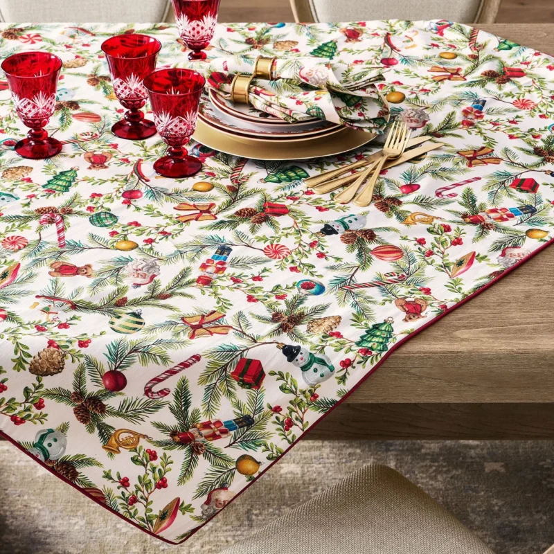 Nostalgic Christmas Icon Table Throw