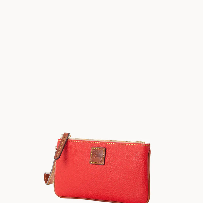 Pebble Grain Medium Wristlet