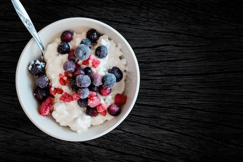 cottage cheese with blueberries and raspberries