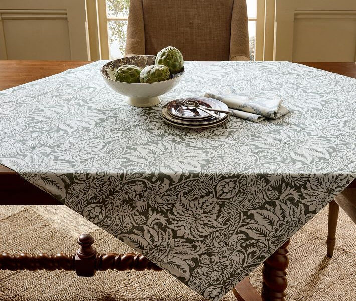 Pottery Barn Kravet Acanthus Bloom Cotton/Linen Table Throw