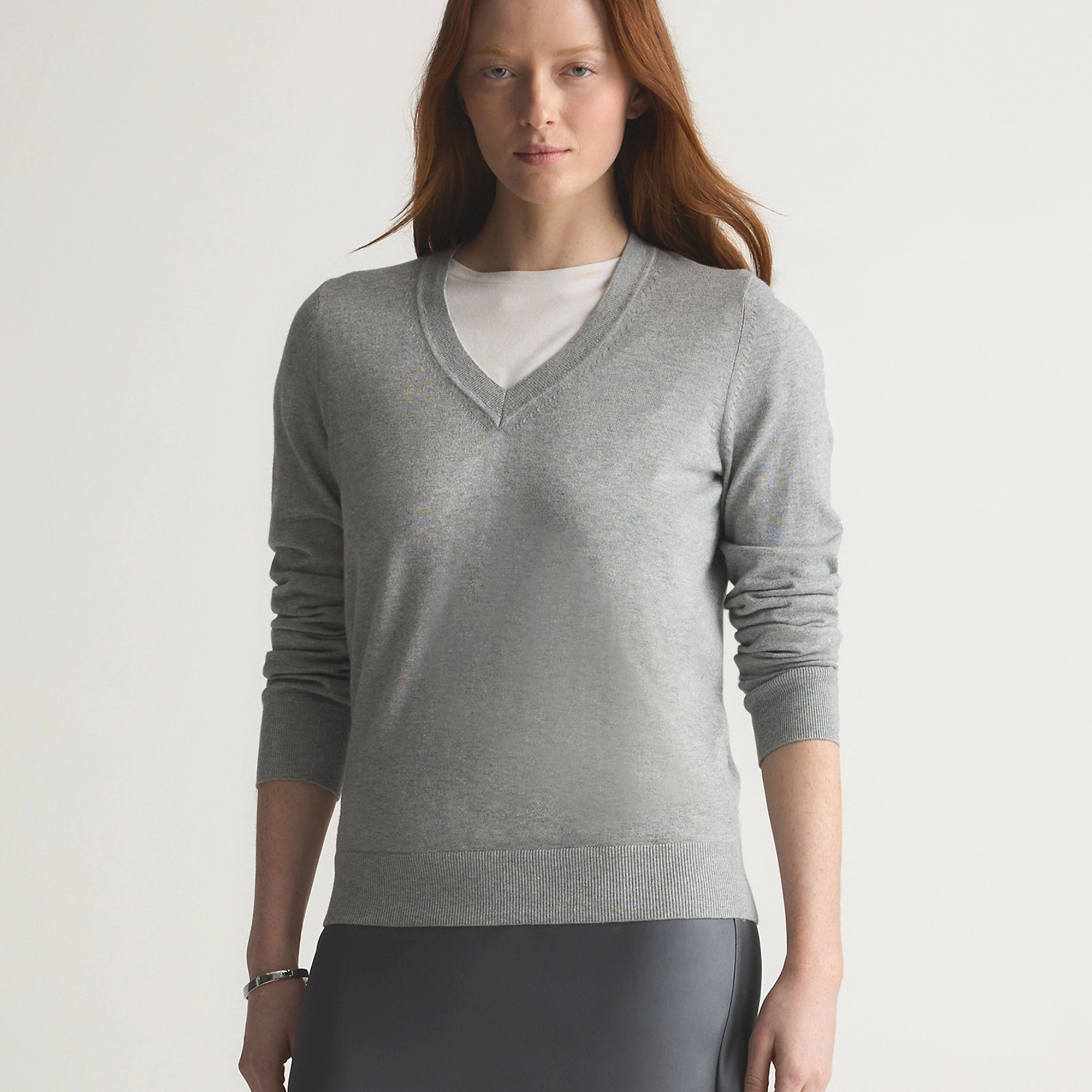 Quince | Women's Lightweight Cotton Cashmere V-Neck Sweater in Heather Grey, Size Medium, Organic Cotton