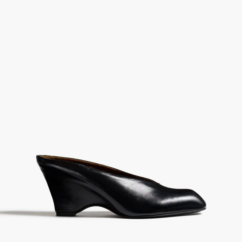 Colt Wedge in Black Glazed Leather – Khaite