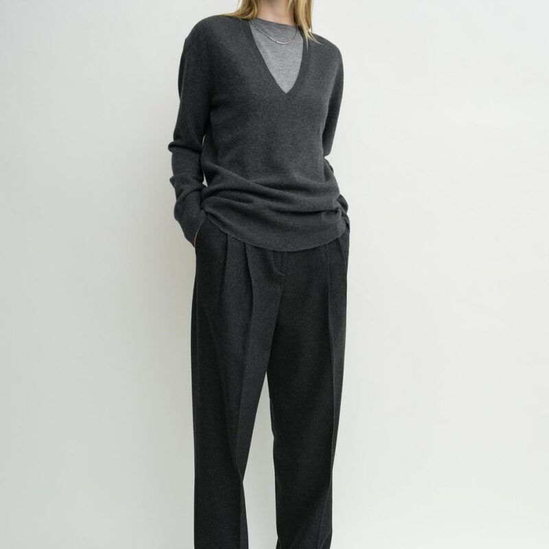 Cashmere v-neck knit charcoal – Toteme - INT