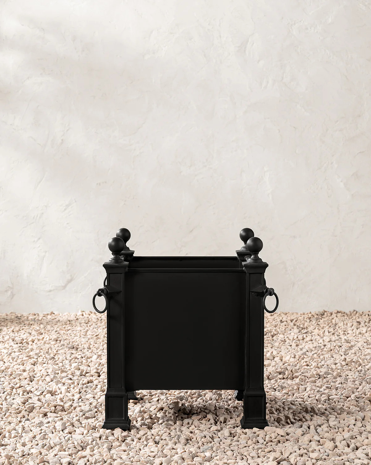 Saracen Outdoor Planter