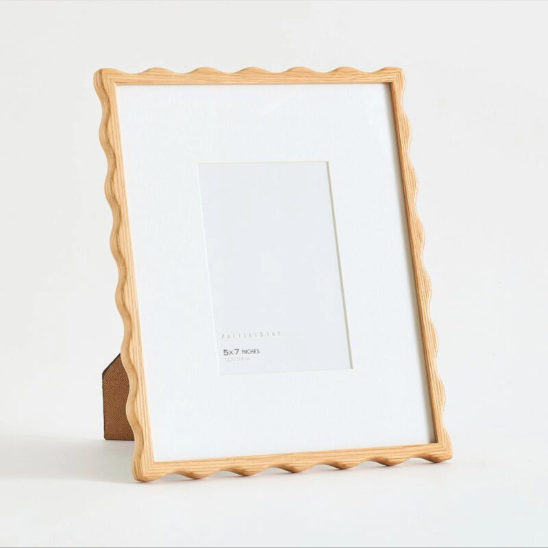 Scalloped Wood Frame, 5x7 - Natural
