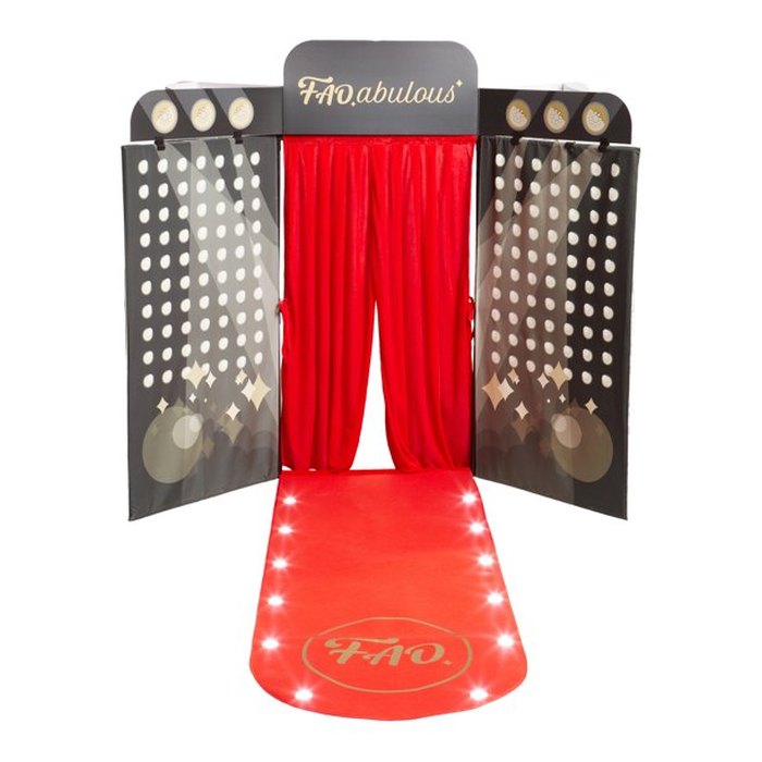 FAO Schwarz Fashion Show & Runway Playset
