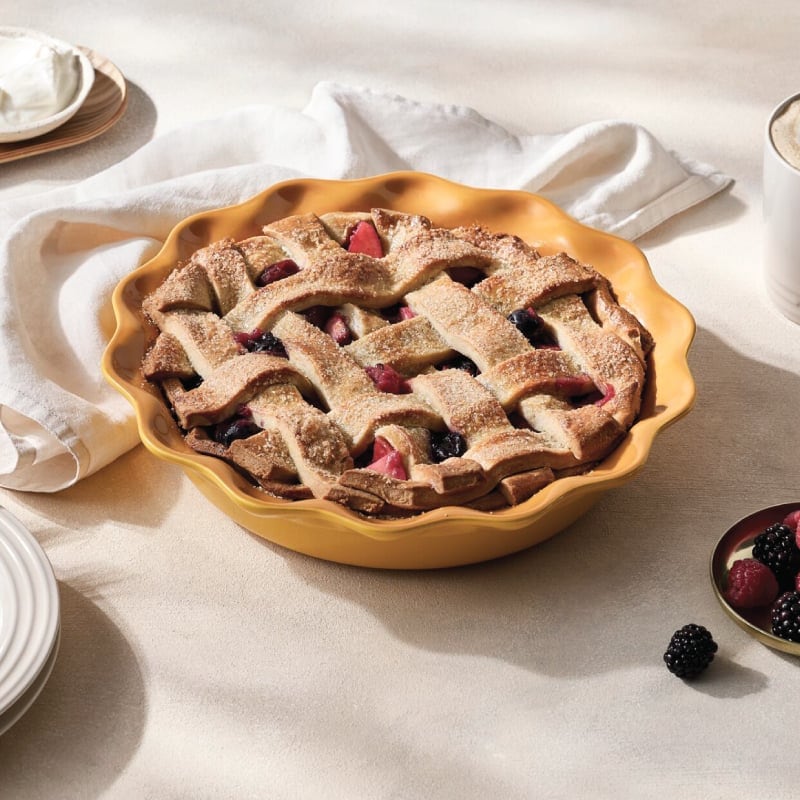 Le Creuset Heritage Fluted Pie Dish - Nectar