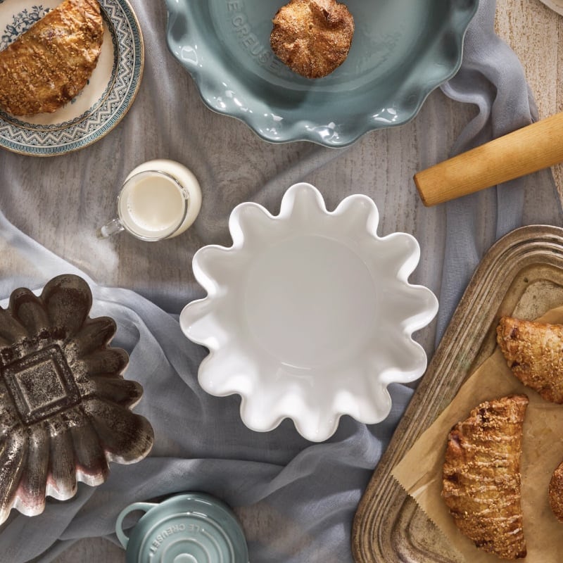 Le Creuset Ruffle Brioche Dish 1 4 Qt. - Brioche