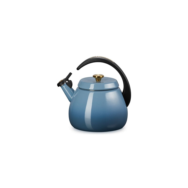 Le Creuset Signature Cloche Kettle 2 2 10 Qt. - Chambray
