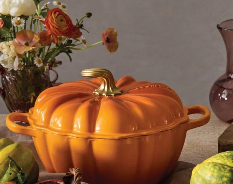 Le Creuset Signature Pumpkin Cocotte - Persimmon