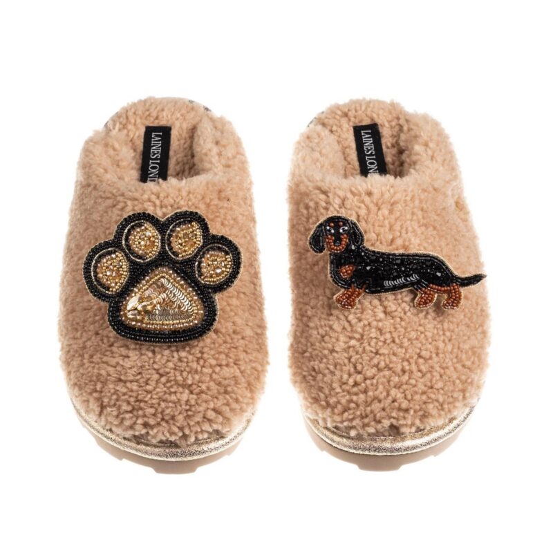 Teddy Closed Toe Slippers With Paw & Black & Tan Dachshund Brooches - Toffee