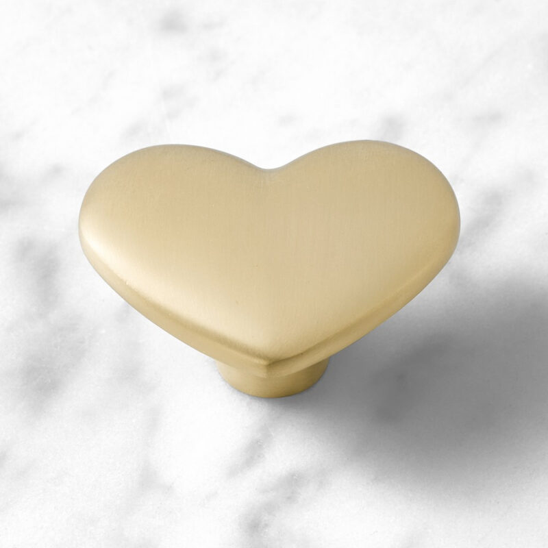 Staub Basil with Brass Staub Basil with Brass Collection Staub Figural Heart Knob