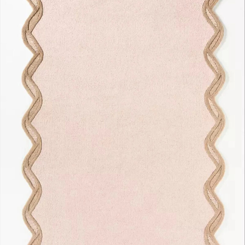 Tufted Wool Scalloped Border Rug