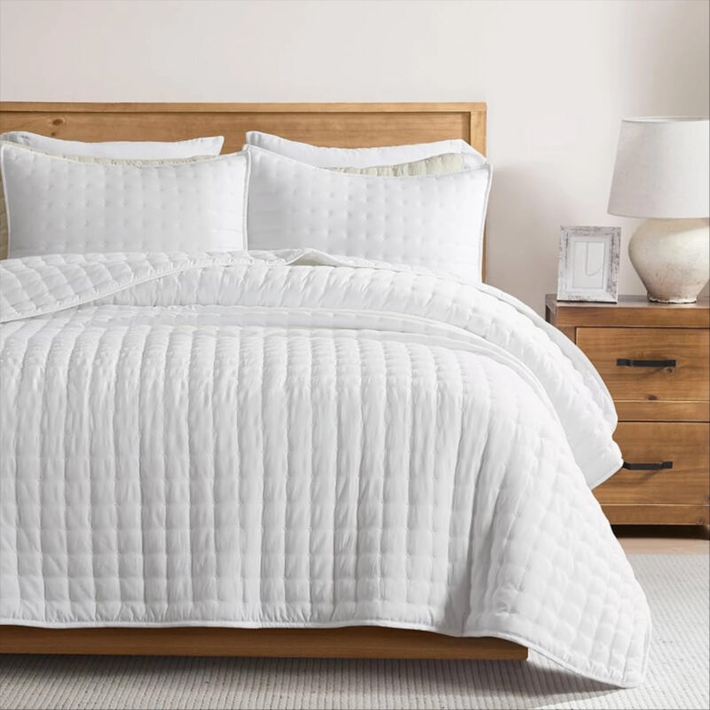 WDCOZY White Oversized King Quilt Set, California Cal King Rustic Bedspread, Lightweight Soft Far...