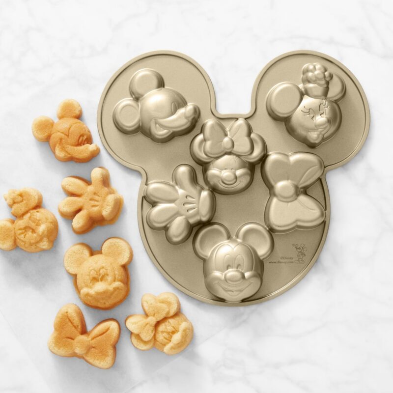 Williams Sonoma Mickey and Minnie Mouse Cast Aluminum Cakelet Pan, 11" x 10" Disney